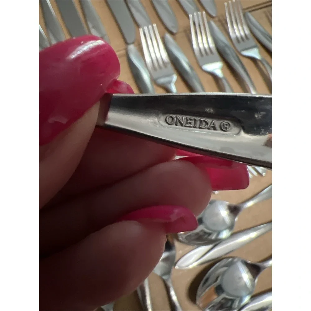 Oneida SIMMER  Stainless Flatware 56 Piece Set Vintage Contemporary Discontinued
